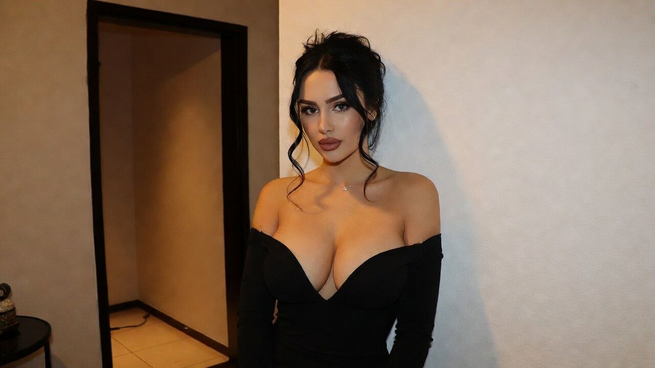 נערת ליווי שהובילה את הערב בעצמה